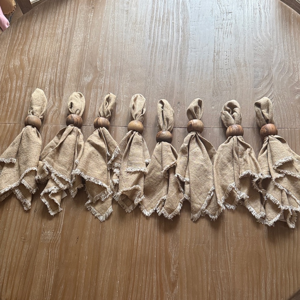 Pottery Barn Tan Linen Napkin Set with Olive Wood Rings